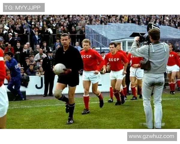 雅辛的传奇人生与足球艺术的完美结合探讨