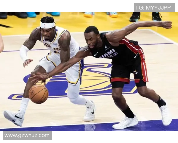 今日湖人对阵热火比赛实时比分更新及精彩瞬间回顾